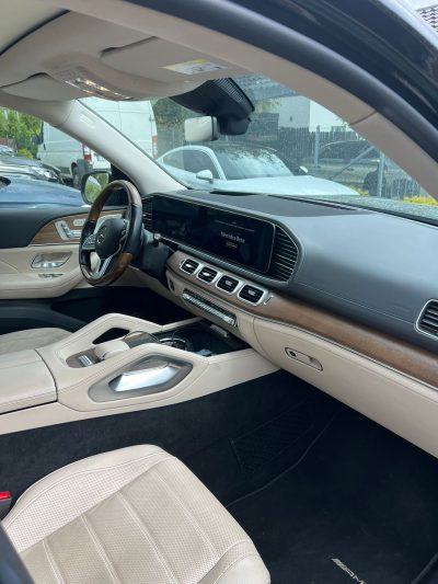 mercedes, samochód do wypożyczenia, ekskluzywny samochód do wypożyczenia na wesele. Wypożyczalnia samochodów Kraków